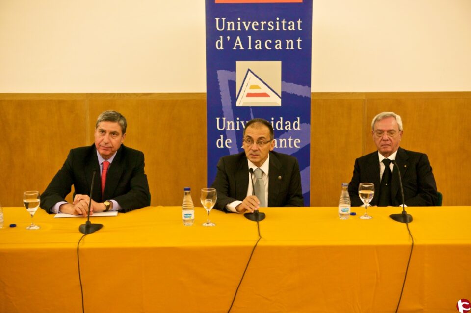 El rector destaca los logros de la UA e incide en los problemas de tesorería de las universidades en su discurso de apertura de curso