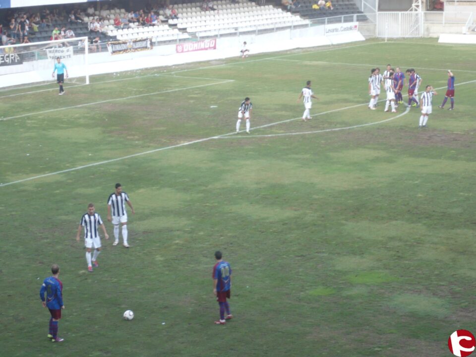 El Deportivo no puede contra 12 y pierde por la mínima ante el Castellón