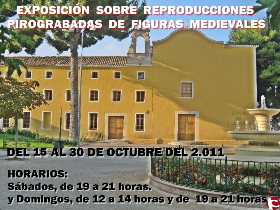 Exposición sobre reproducciónes de pirograbadas de figuras medievales.