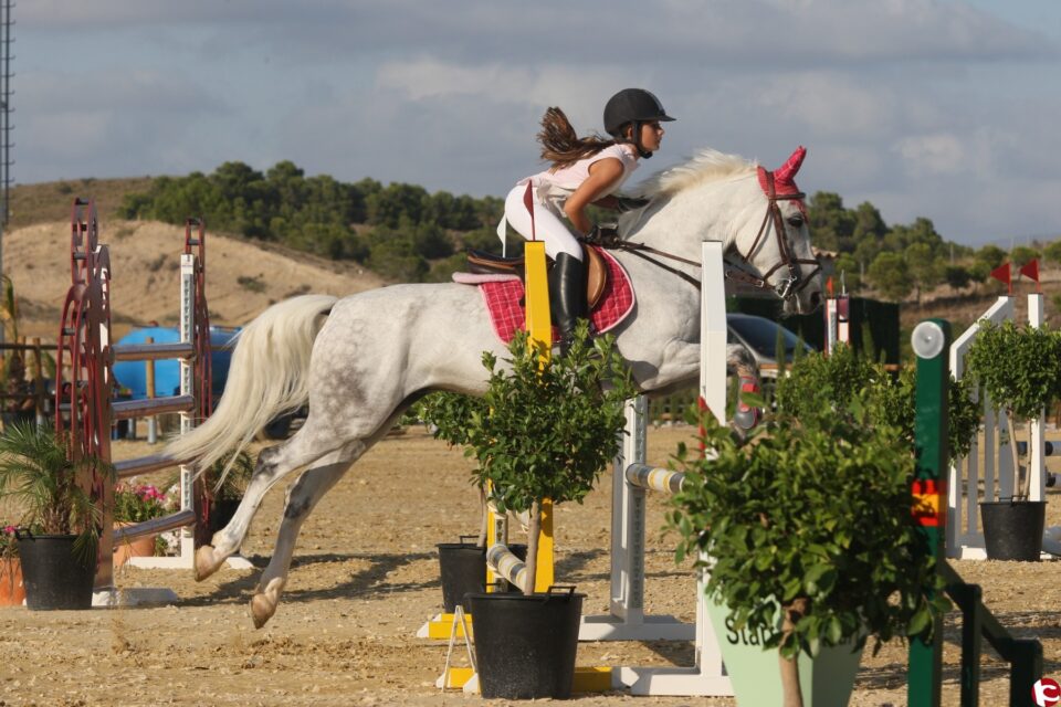 Siguen los éxitos de la joven jinete Leire