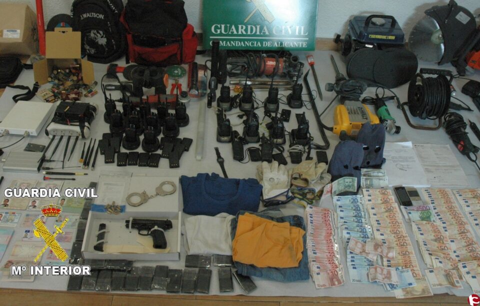 La Guardia Civil desarticula una organización dedicada a los robos por el procedimiento del butrón