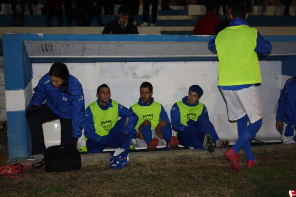 VICTORIA POR 2-0 DEL SPORTING VILLENA EN LA SOLANA. Carlitos y Samu hicieron los goles para un City que terminó el partido con nueve.