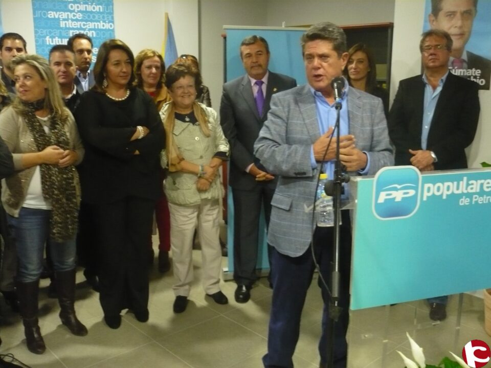 Nota del PP. Federico Trillo inaugura la nueva sede del PP de Petrer ante un centenar de afiliados