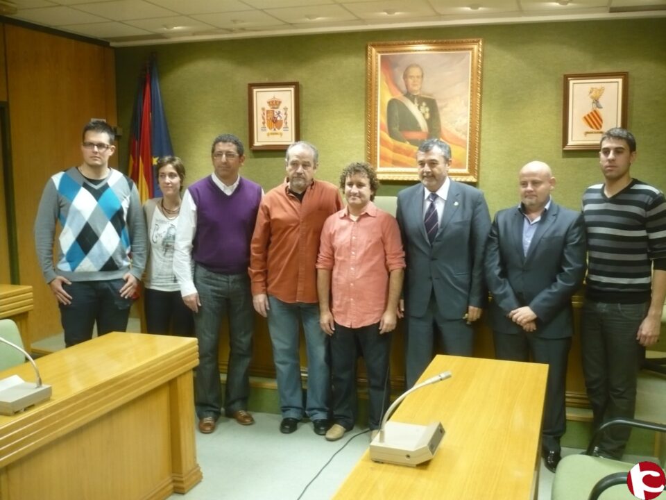 Los grupos políticos del Ayuntamiento de Petrer se unen en apoyo a la Plataforma de Afectados por la Alta Tensión en Petrer
