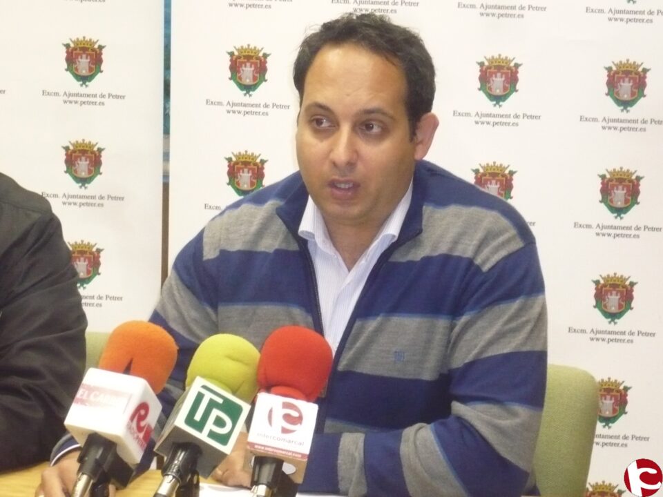 El Ayuntamiento estudia nuevas fórmulas de cobro a las operadoras de telefonía móvil por el uso del espacio aéreo local