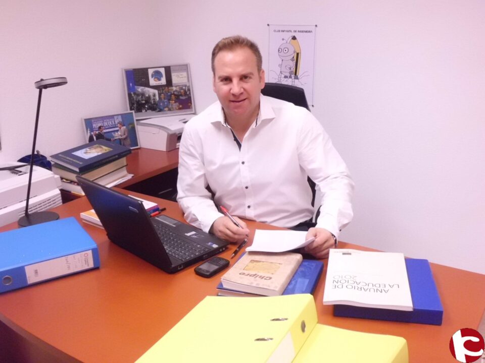 La Revista educativa Magisterio premia al profesor de la Facultad de Educación de la Universidad de Alicante Eliseo Andreu Cabrera