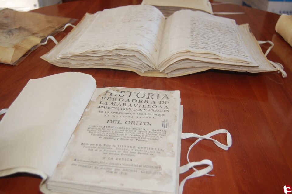El Archivo Histórico restaura tres documentos del Siglo XVIII