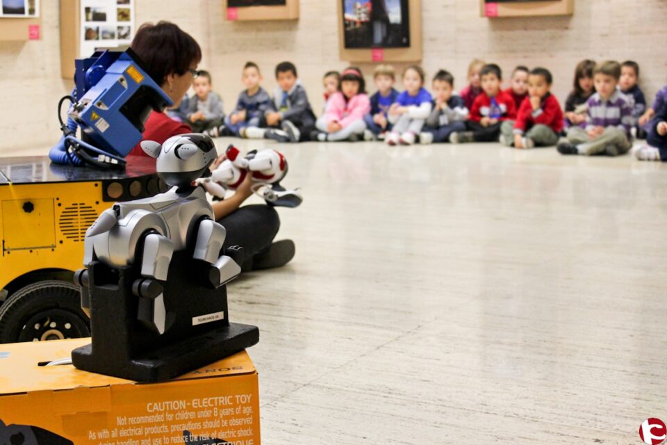 El MUA acerca el arte y la divulgación científica a niños y jóvenes