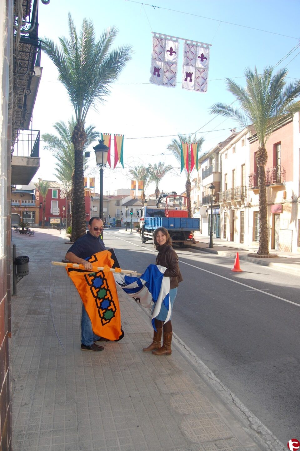 Los alumnos del Taller de Empleo engalanan las calles del municipio para las fiestas patronales