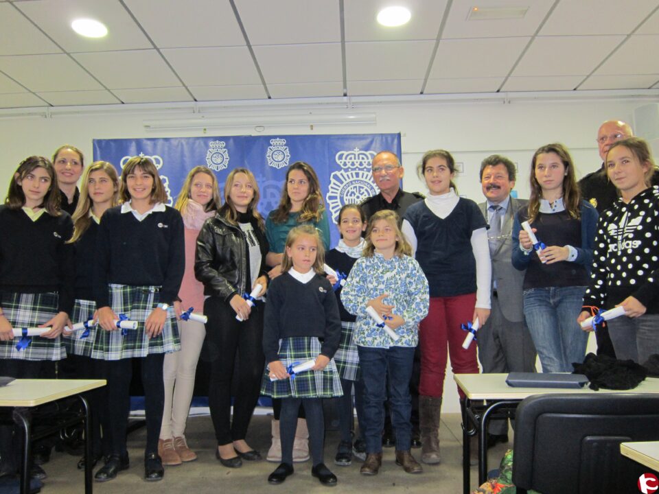 ENTREGA PREMIOS II CONCURSO POSTALES NAVIDAD CNP