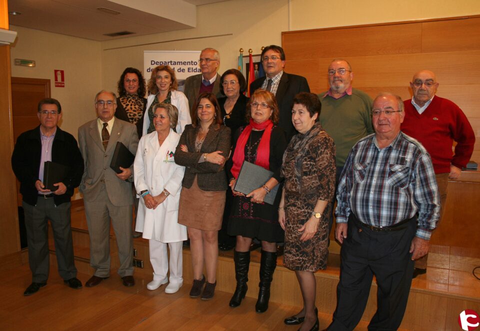 El Departamento de Salud de Elda homenajea a los 14 profesionales jubilados durante este año