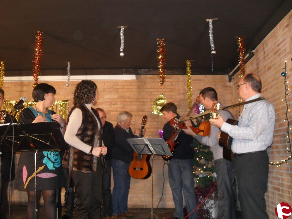 Programa especial de nochebuena y Navidad con actuaciones de grupos musicales
