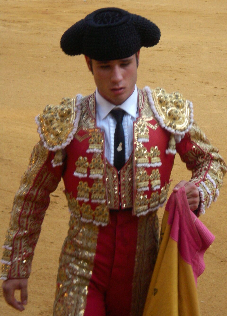 Suspendida la novillada del día 29 donde se presentaría al futuro torero Raúl Bravo.