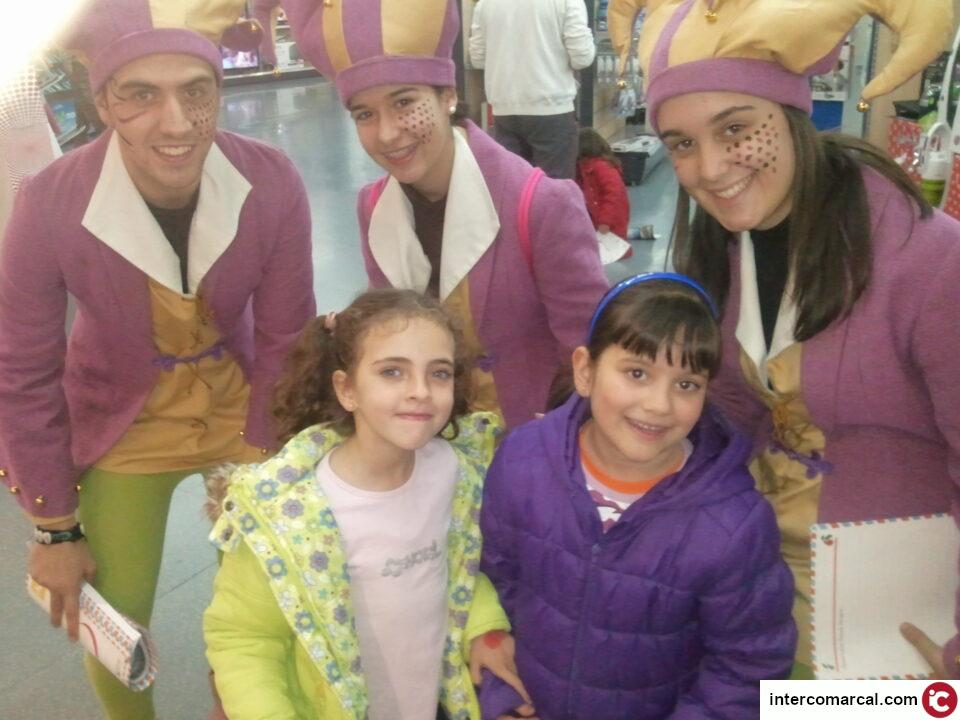 Ofrecemos la foto de la ganadora del concurso Hazte una foto con nuestros duendes