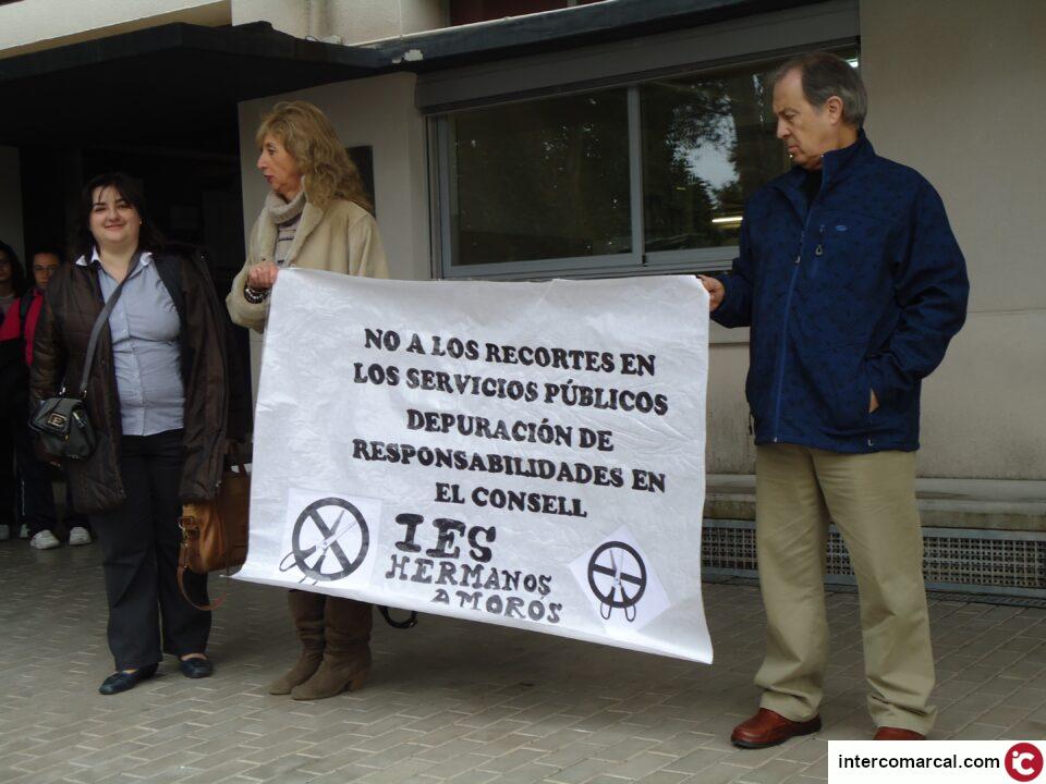 Jornada de protesta en el IES Hermanos Amorós y NAvarro Santafé. Suplican los pagos a los centros