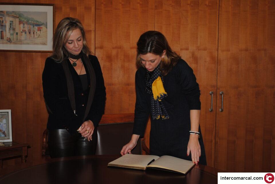 La delegada y la alcaldesa acuerdan solicitar una reunión con Adif para garantizar los plazos del AVE a Alicante