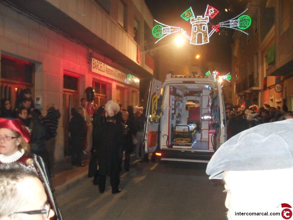 Un músico de la comparsa de Moros sufre un paro cardiaco durante el desfile de la entrada. Se recupera gracias a la inmediata intervención de Cruz Roja y SAMU