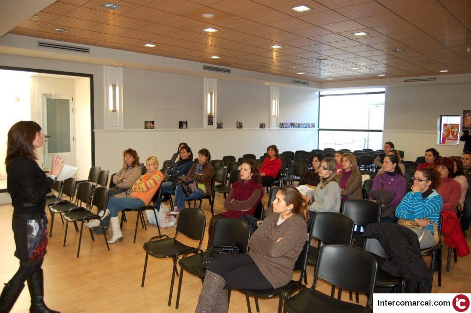 El equipo de Gobierno del Ayuntamiento de Monforte del Cid ha puesto en marcha por segundo año la Escuela de Padres para atender las necesidades de los padres que llevan a sus hijos a la Escuela Infantil