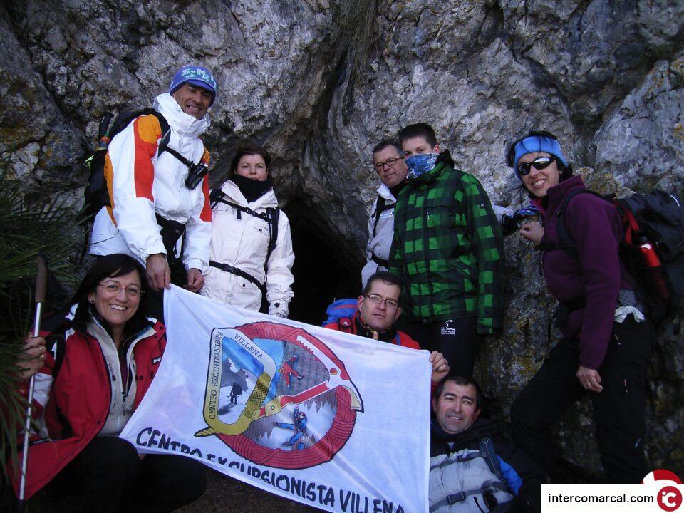 CENTRO EXCURSIONISTA DE VILLENA. El intenso frío no consigue congelar el calendario