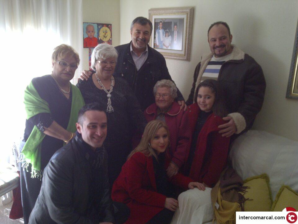El alcalde visita a una vecina de Petrer que cumple 100 años