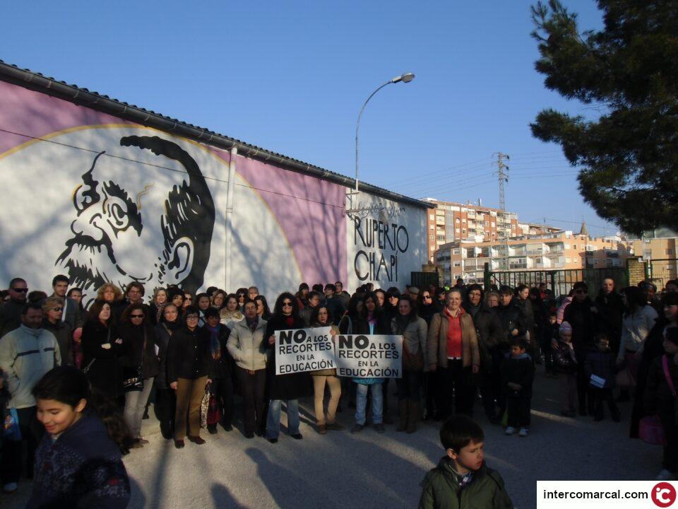 Nueva concentración en el Colegio Ruperto Chapí frente a los recortes en Educación