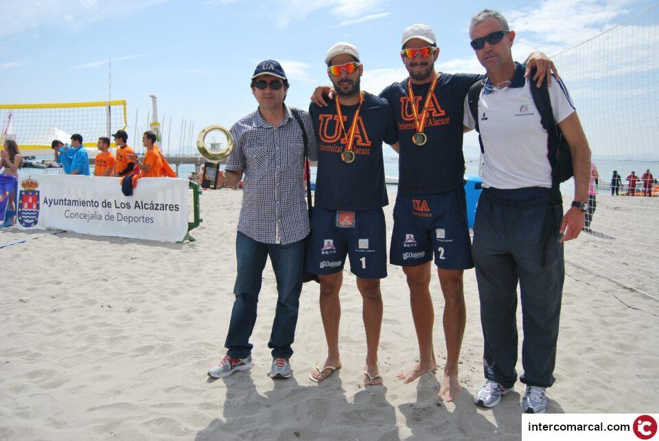 Medalla de oro para el equipo de vole y playa de la UA en el Segundo Campeonato de Es paña Universitario