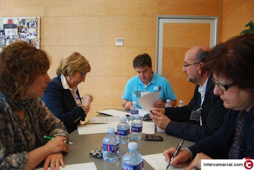 Miembros del equipo de gobierno municipal se reúnen con el grupo socialista en las Cortes Valencianas