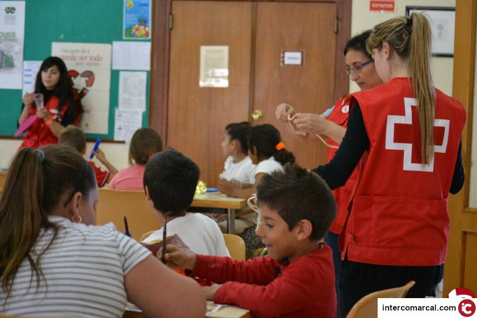 Cruz Roja Elda realiza talleres para los niños del barrio Caliu