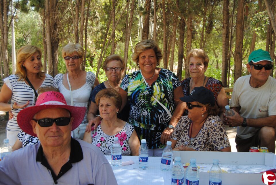 Novelda celebra el día de la Tercera Edad con una recepción en el Ayuntamiento y un almuerzo
