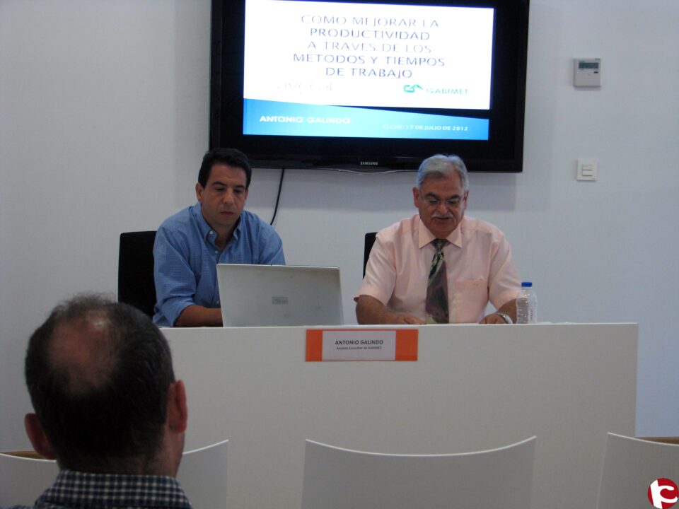 AVECAL favorece el ahorro energético de sus asociados y la adquisición de la etiqueta huella ecológica mediante la firma de un convenio