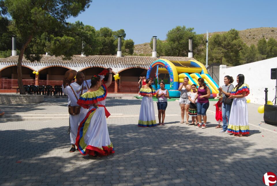 La comunidad colombiana celebra por primera vez en Villena su fiesta nacional