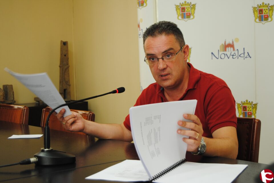 El concejal de Hacienda insiste en que no puede elaborar el presupuesto de 2012 por el Plan de Ajuste