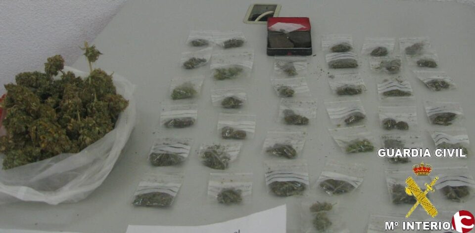 Desmantelado por la Guardia Civil un punto de venta de hachís y marihuana en un domicilio de San Vicente del Raspeig