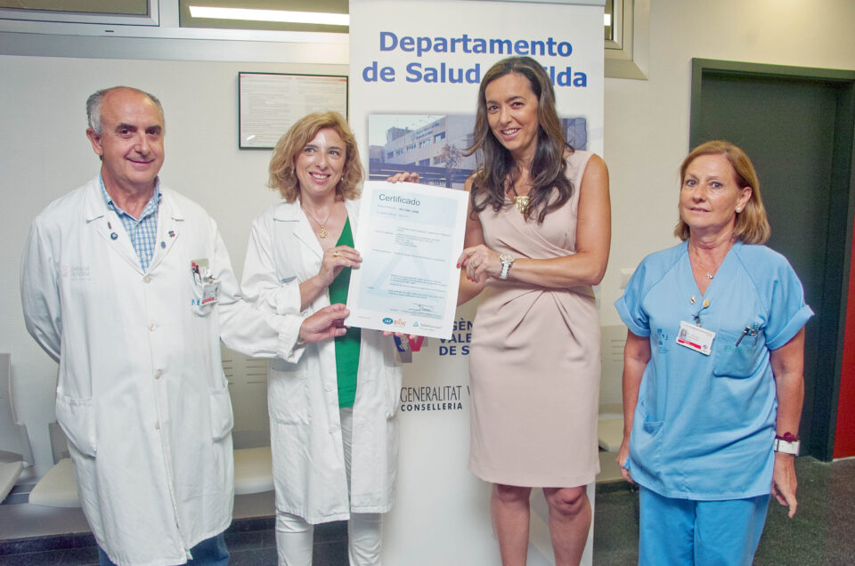 El laboratorio del Hospital General de Elda obtiene la certificación de calidad ISO 9001:2008