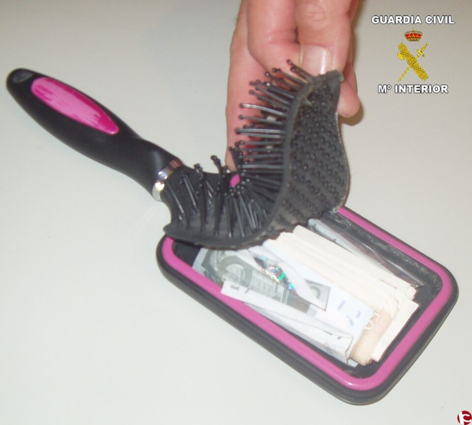 La Guardia Civil detiene a los presuntos autores del hurto de 850  a un anciano de 84 años en Salinas