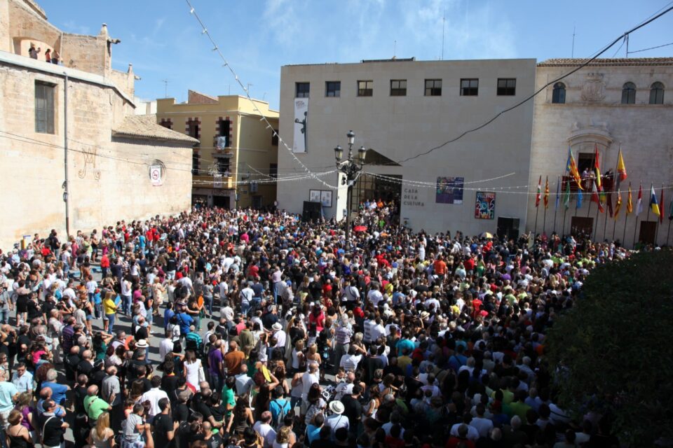 Pregón de Fiestas e izada de banderas