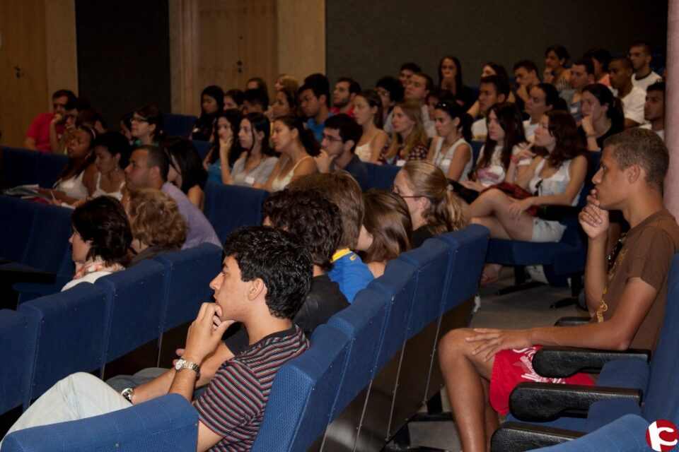 La UA consolida la internacionalización e incrementa en un 400% su alumnado extranjero no Erasmus