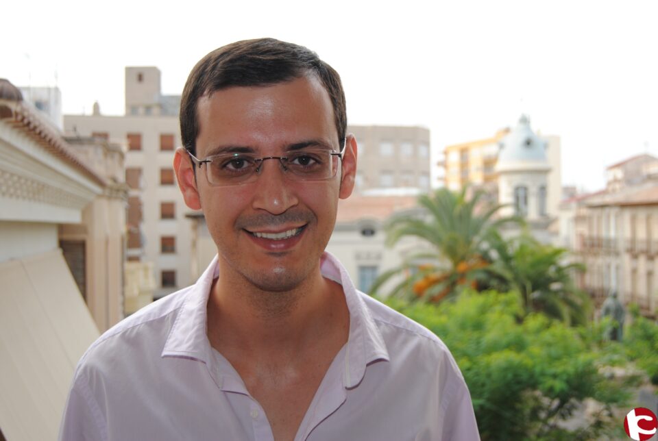 Ayto de Novelda: El ayuntamiento muestra su rechazo a la decisión de la Generalitat de suprimir el autobús de los niños del barrio Estación y convoca un Consejo Escolar urgente