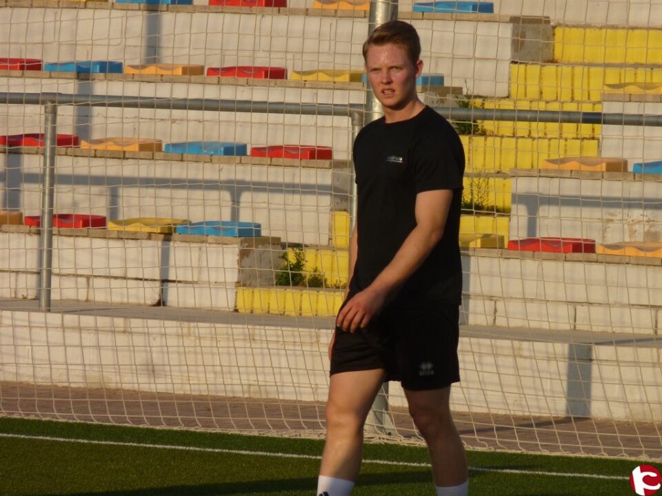 El Eldense ficha al mediocentro inglés George Saunders