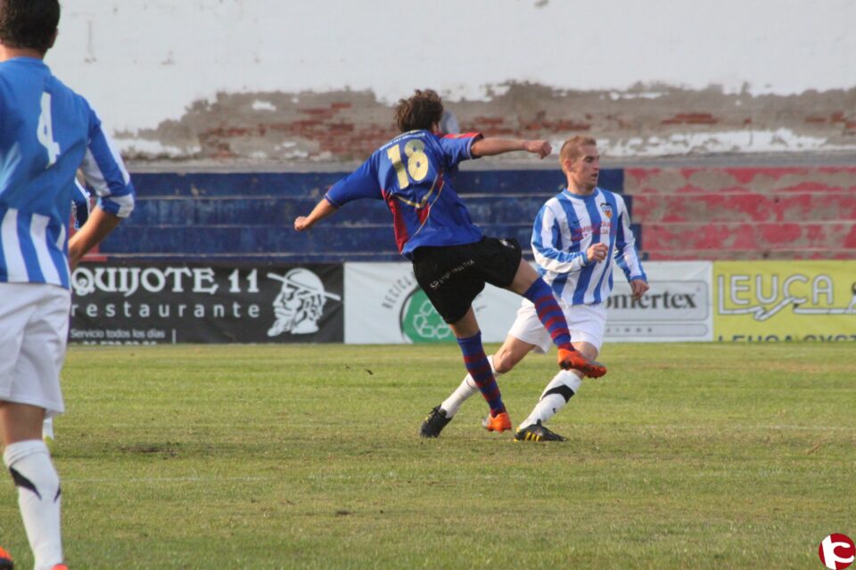 El Eldense pone en marcha un concurso para ganar dinero chutando desde el medio campo