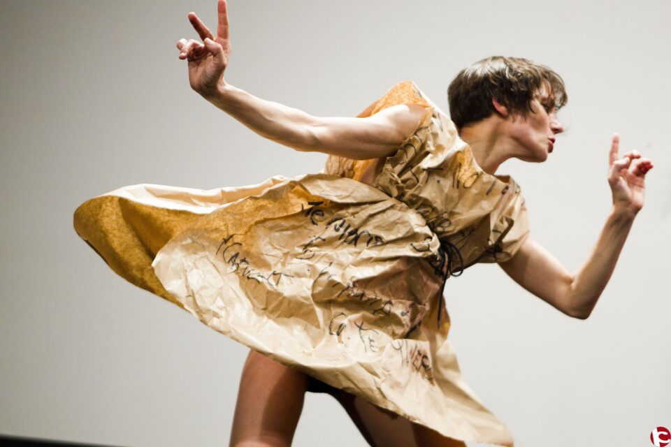 UNA PALABRA: MARIDAJE DE DANZA