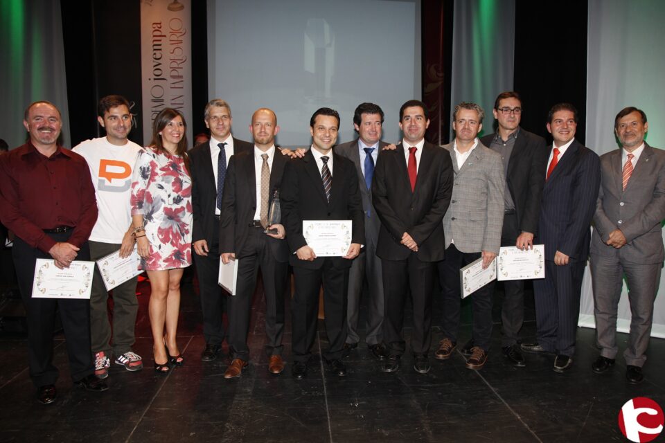 La vicepresidenta y diputada de Igualdad y Juventud Mercedes Alonso asistió ayer por la noche en Alcoy a la Gala de Entrega del Premio JOVEMPA