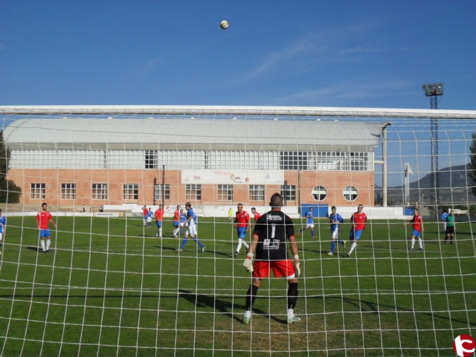 El Villena C.F sigue perdiendo en casa los puntos que gana fuera del campo La Solana.