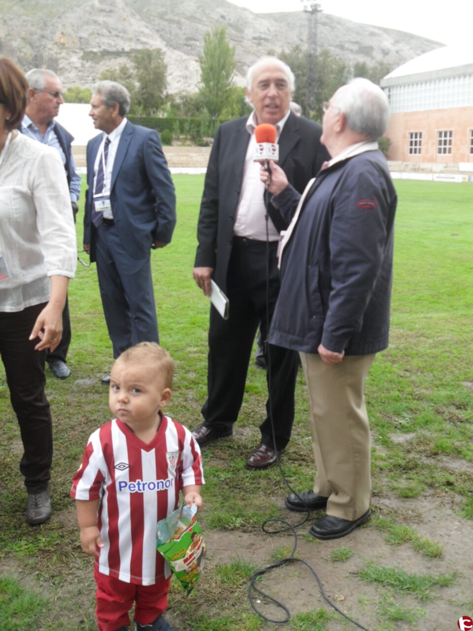 Aquí se habla de todo y de Fútbol!. Emotivo encuentro de quienes formaron parte de la plantilla del Villena C.F. Más de 230 personas celebran el 92 aniversario del club