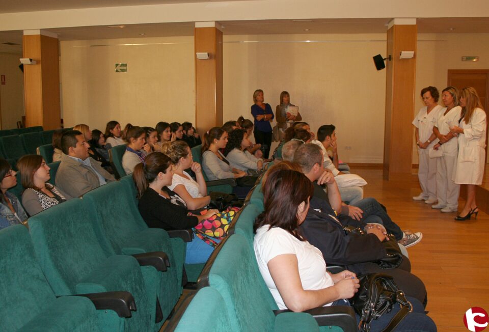 55 alumnos de Técnico en Cuidados Auxiliares de Enfermería inician sus prácticas en el Departamento de Elda