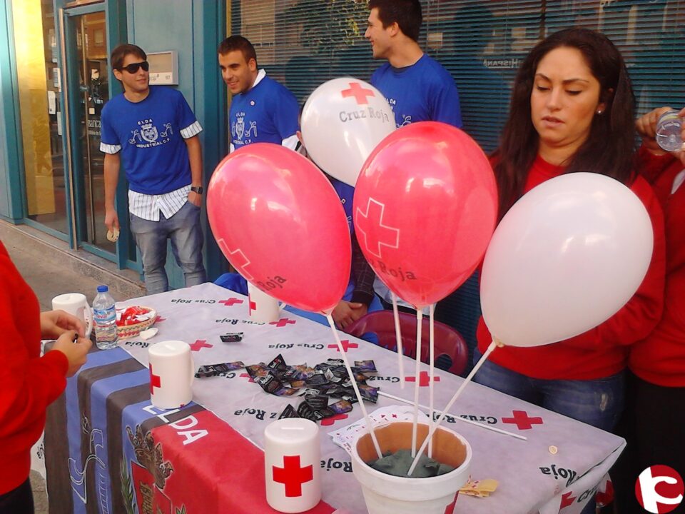 Colaboración Elda Industial con CRUZ ROJA ELDA durante la celebración del día de la banderit
