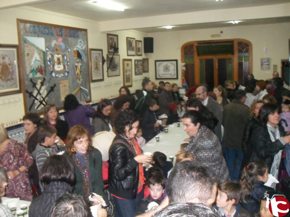 La lluvia desluce el desfile de los pequeños en el medio Año Festero