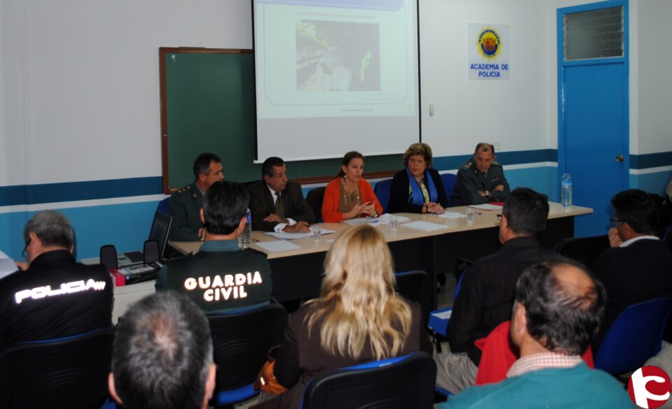 Sánchez de León destaca la intensificación de la vigilancia de parcelas y cosechas para garantizar la seguridad del campo
