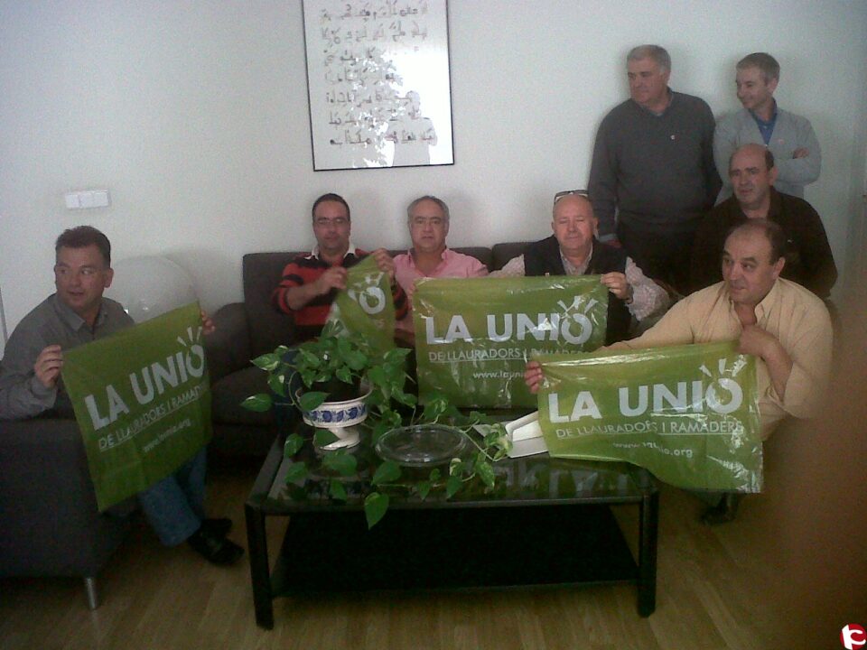 La Comisión Ejecutiva de LA UNIÓ de Llauradors inicia un encierro en la Conselleria de Agricultura para exigir un compromiso de pago de las ayudas pendientes al sector