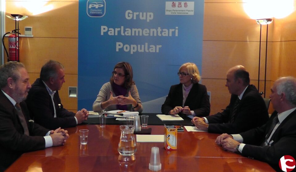 Los diputados del Grupo Parlamentario Popular han mantenido esta tarde un encuentro con representantes de los colegios de Farmacéuticos de Alicante y Valencia